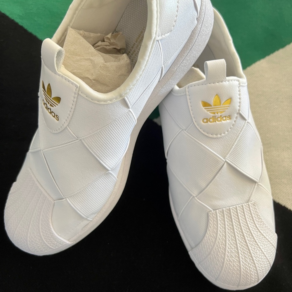 Start Your Year White with ADIDAS Originals NWOB Women’s Superstar Slip-on Sneak